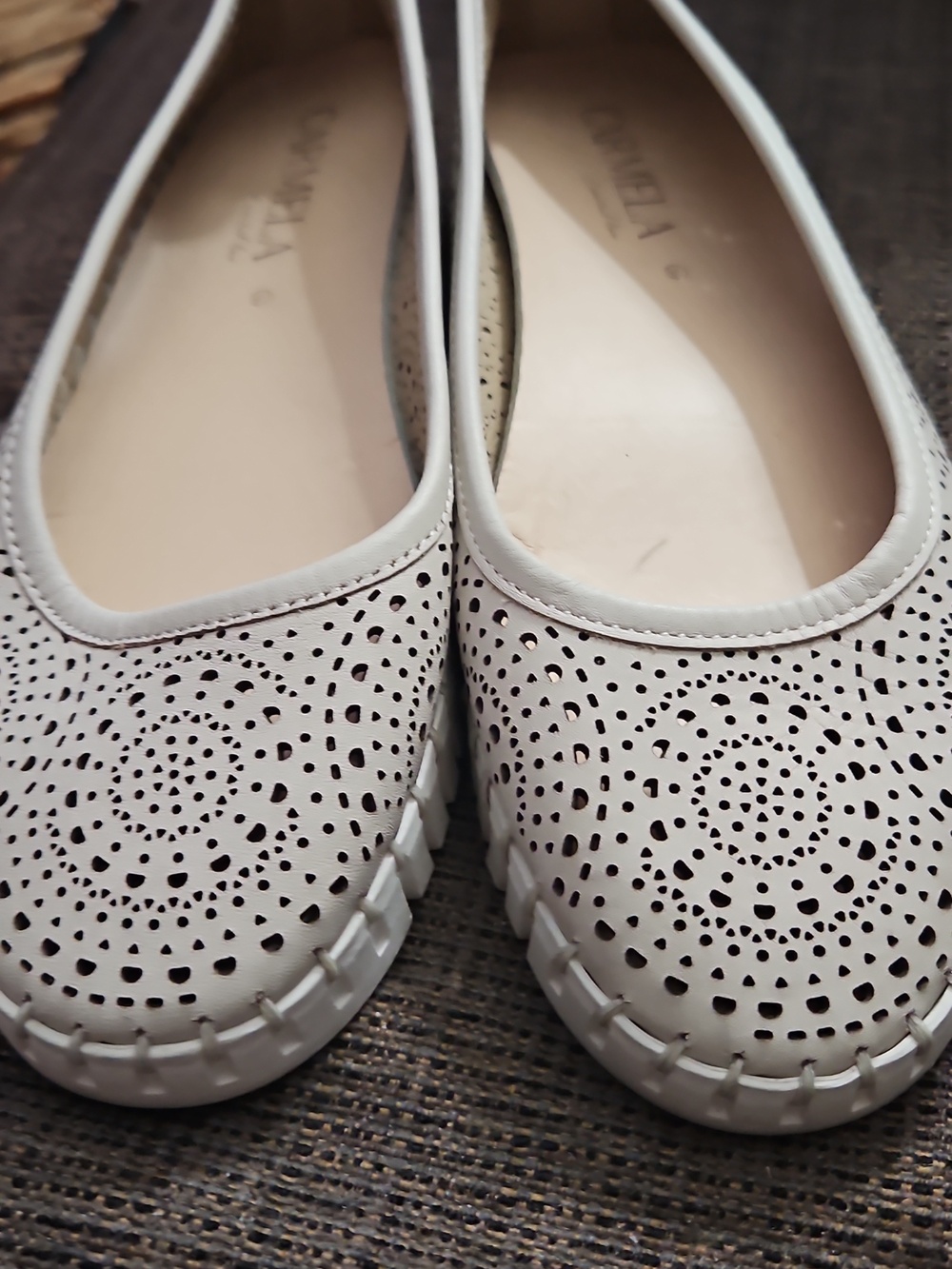 Carmela Shoes From Spain Sabrina Beige Ballet Flats Size 38